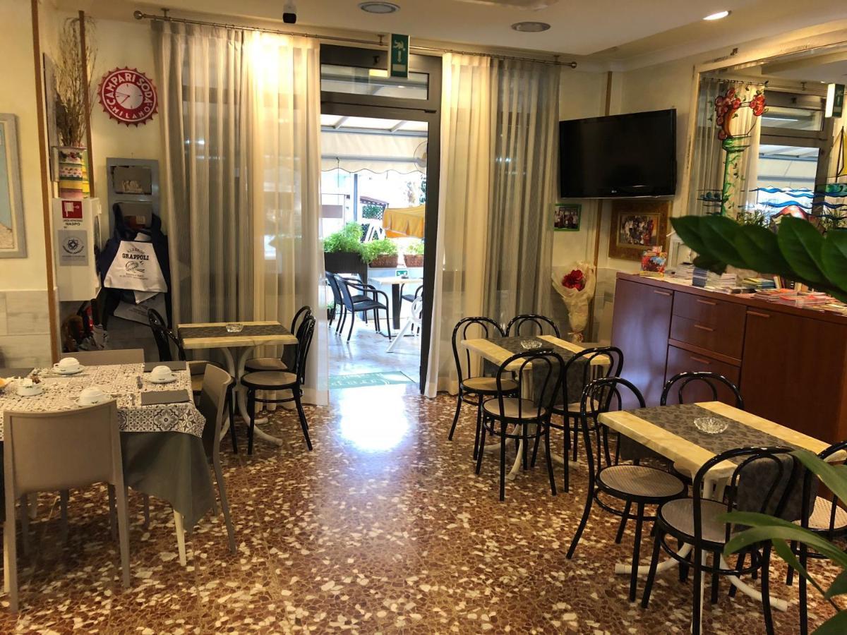 Hotel Grappoli Rimini Exterior photo